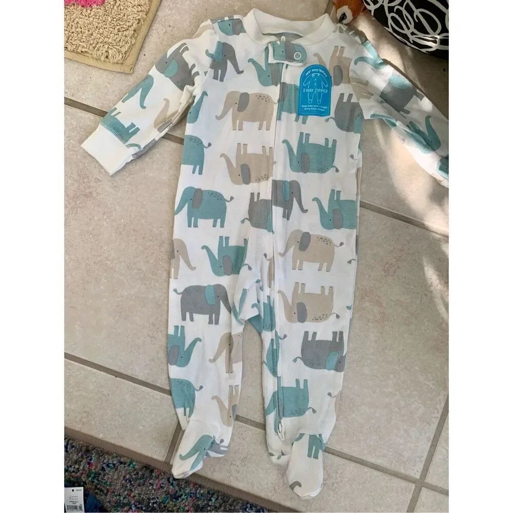 Bundle of 2 Sleepers (Carters & GAP) NWT
